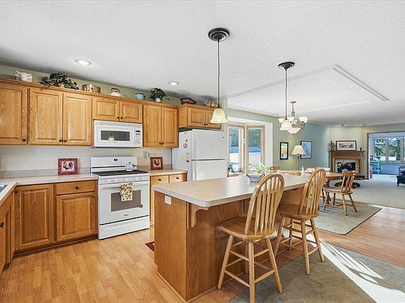 5th image of 566 Williamsburg Pl