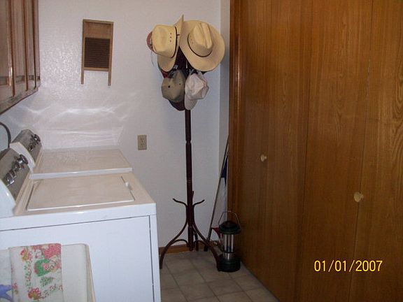 4th image of 380 Palm Blvd