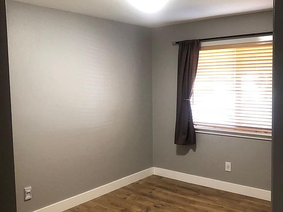3rd image of 1339 Linden St