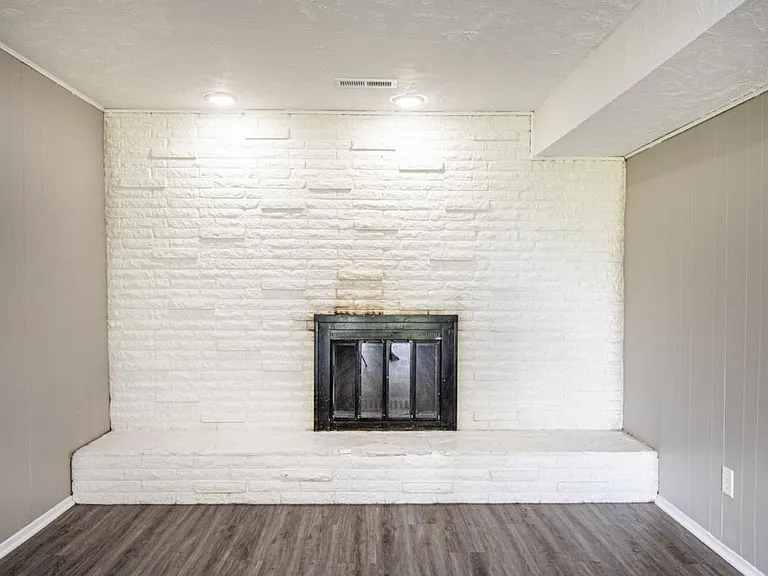 1220 Hillcrest Dr — Photo 10