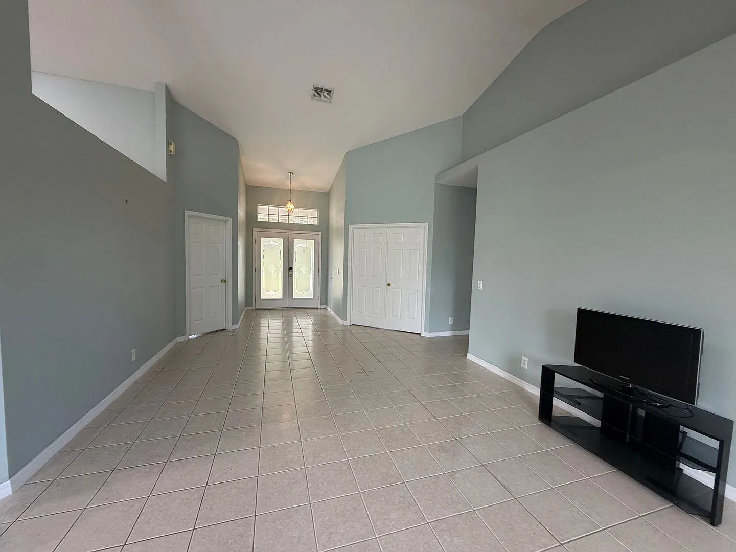 Beautiful spacious home in desireable Harbor Hills! — Photo 4