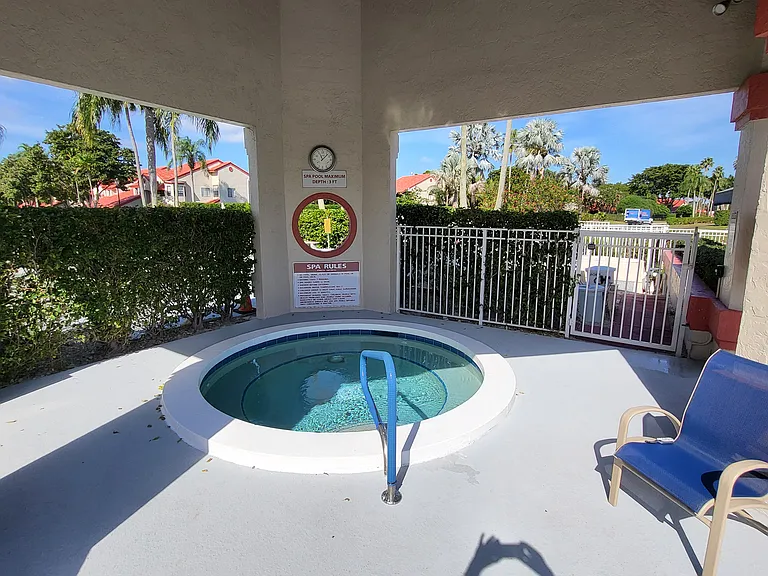 7604 Lexington Club Blvd #B — Photo 23