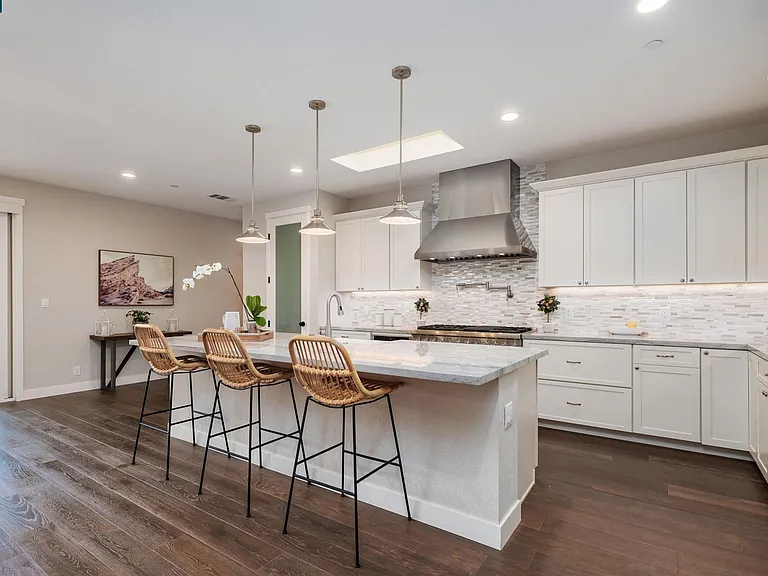 1397 Boulevard Way — Photo 3