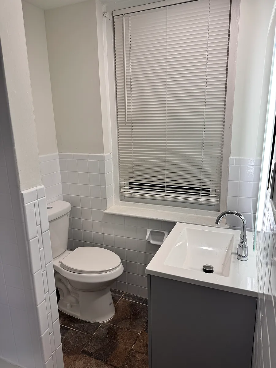Building Photo - 103 Maplewood Ave #1