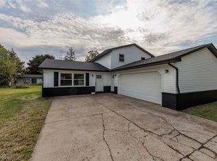 655 Robinwood Ave, Sheffield Lake, OH 44054