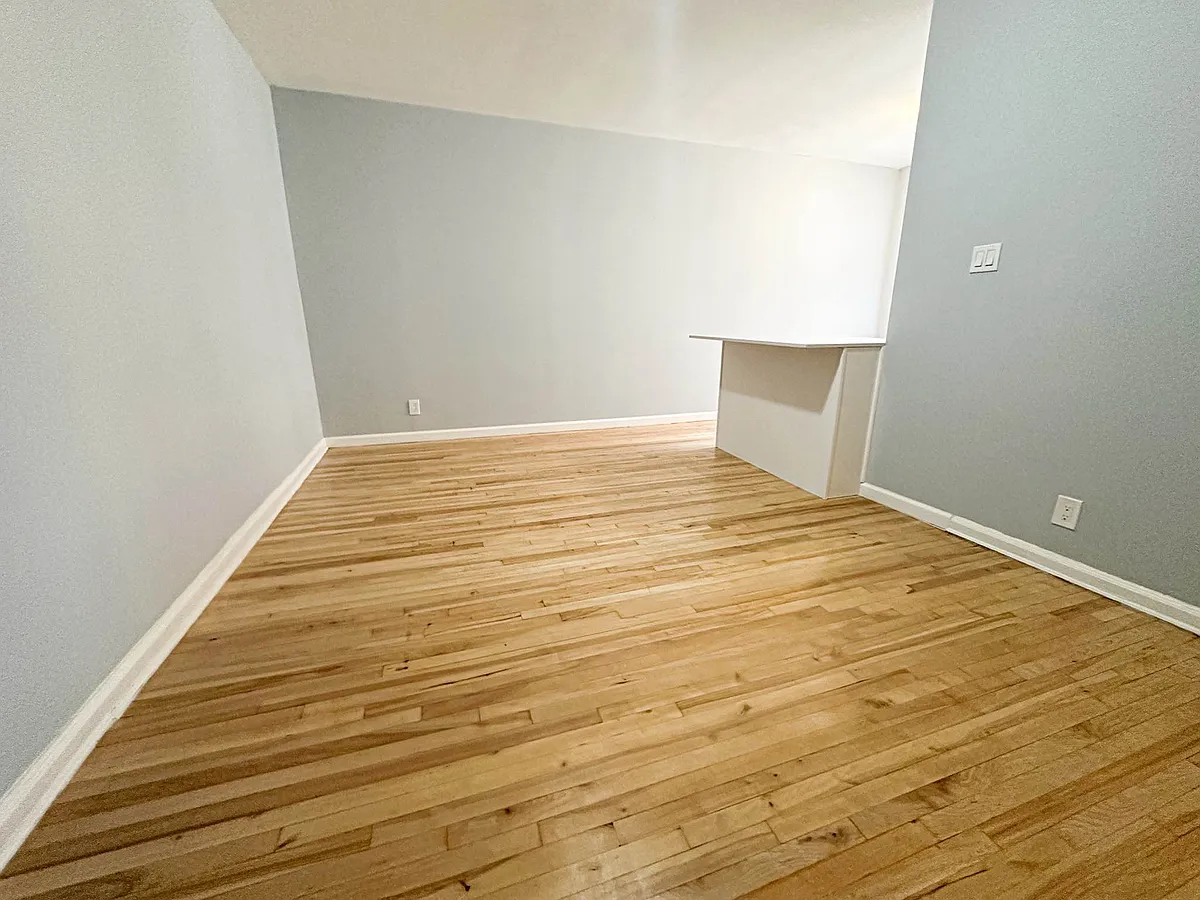 Building Photo - 85-11 34th Ave #2H