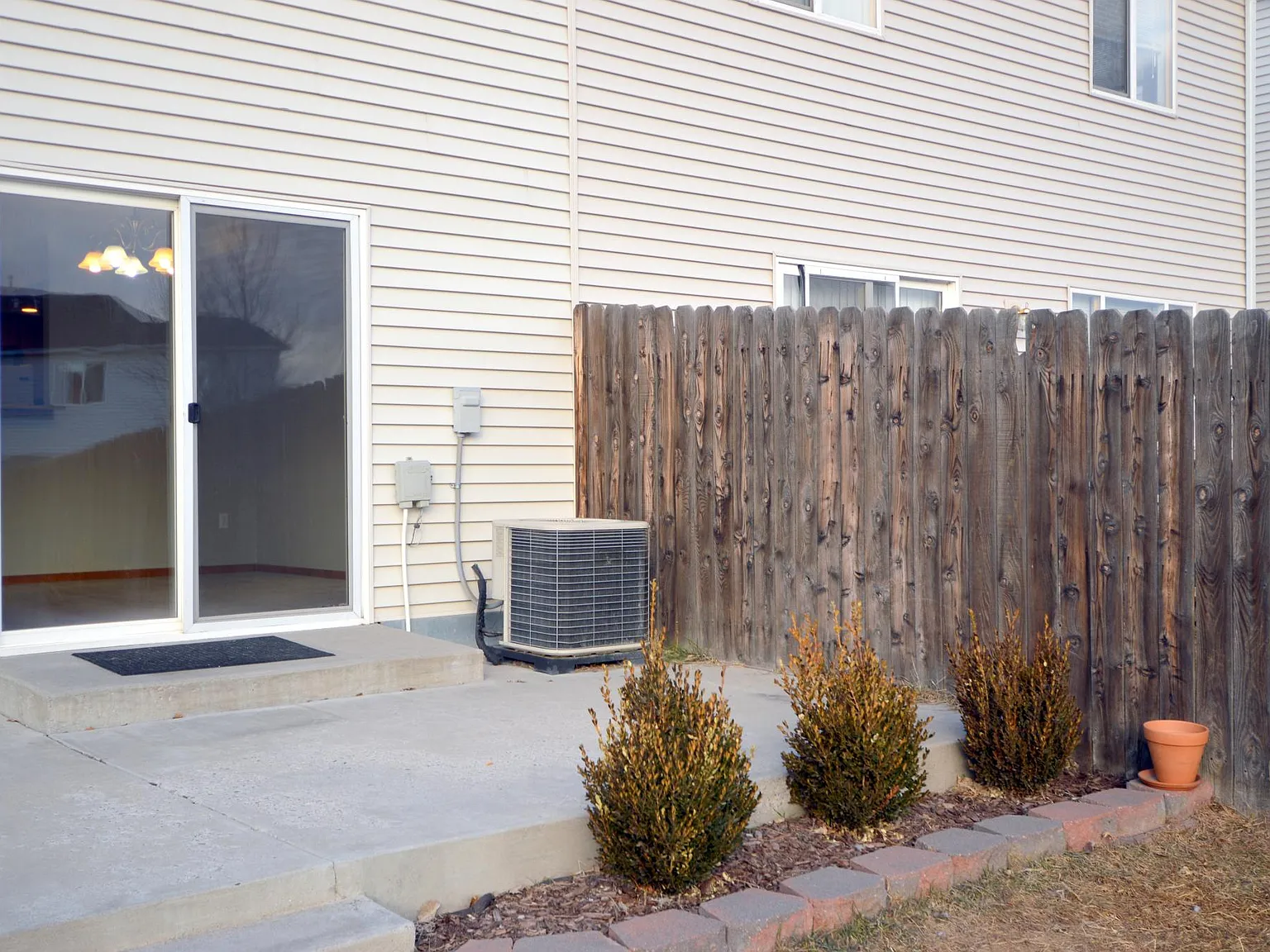 3 bed, 2.5 bath, 1434 sqft, $1,850 — Photo 3
