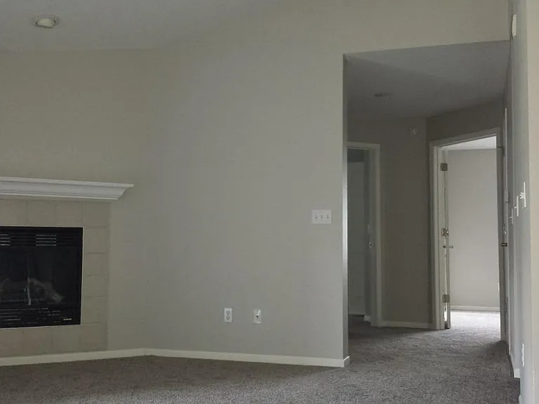 101 NW 8th St #302 — Photo 9