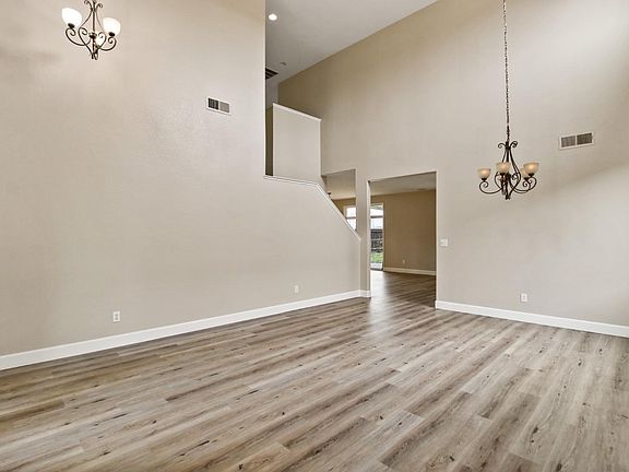 5th image of 1249 Regent Cir