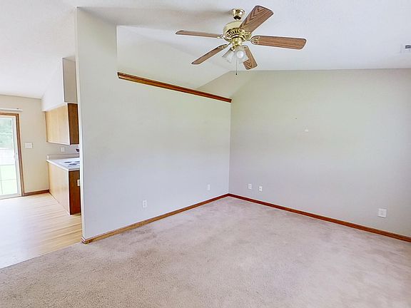 3rd image of 1043 Shirley Dr