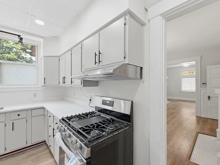 344 Helen St #1 — Photo 16
