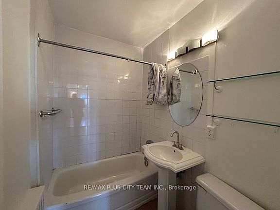 5th image of 3432 Bathurst St #1