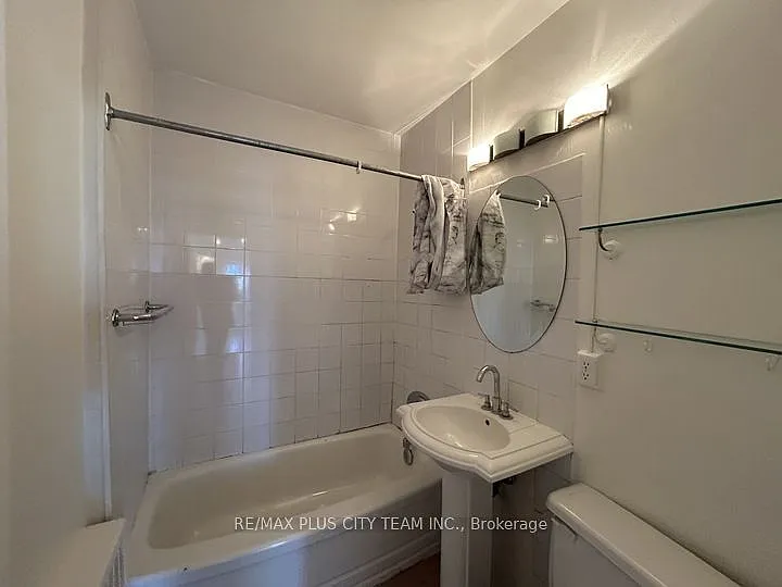 3432 Bathurst St #1 — Photo 5