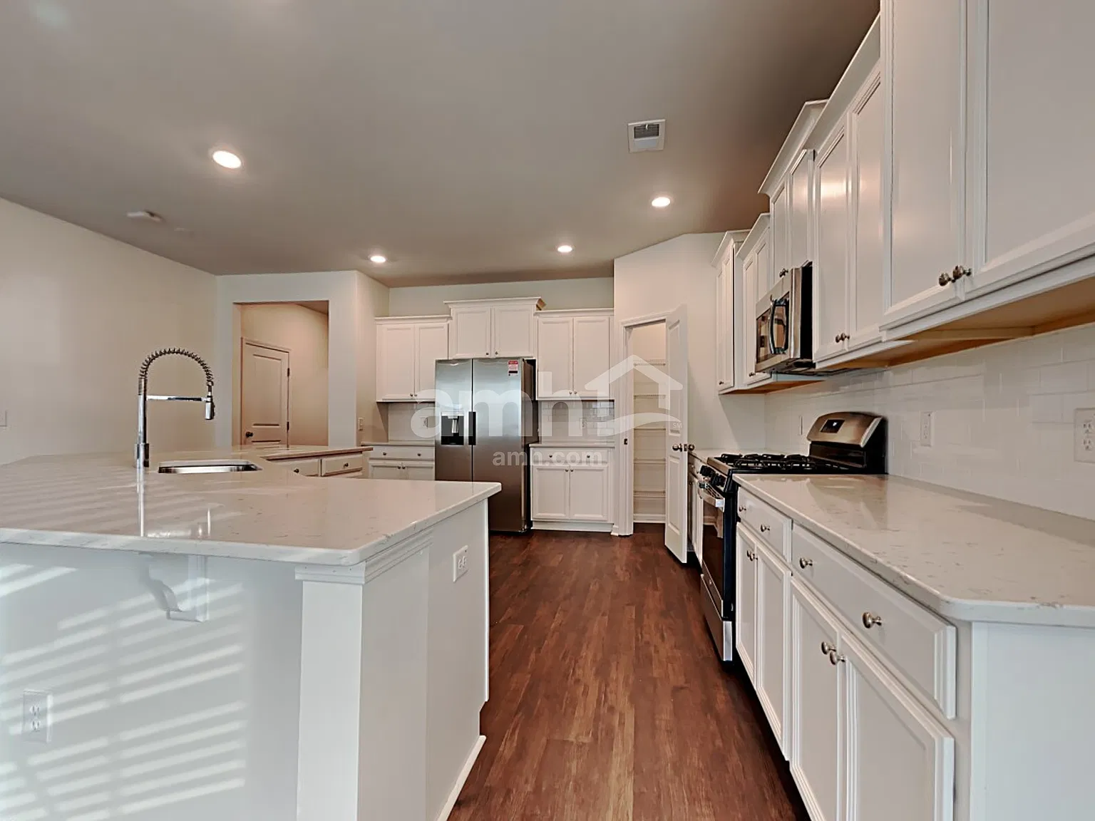4 bed, 2.5 bath, 2643 sqft, $2,825 — Photo 3