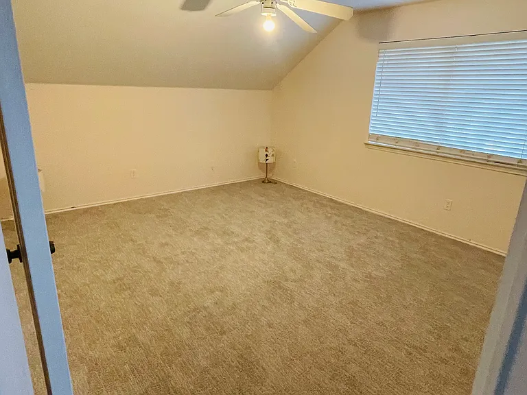 1817 Taron Cv — Photo 16