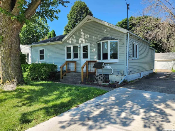 1726 S Hampshire Ave, Mason City, IA 50401