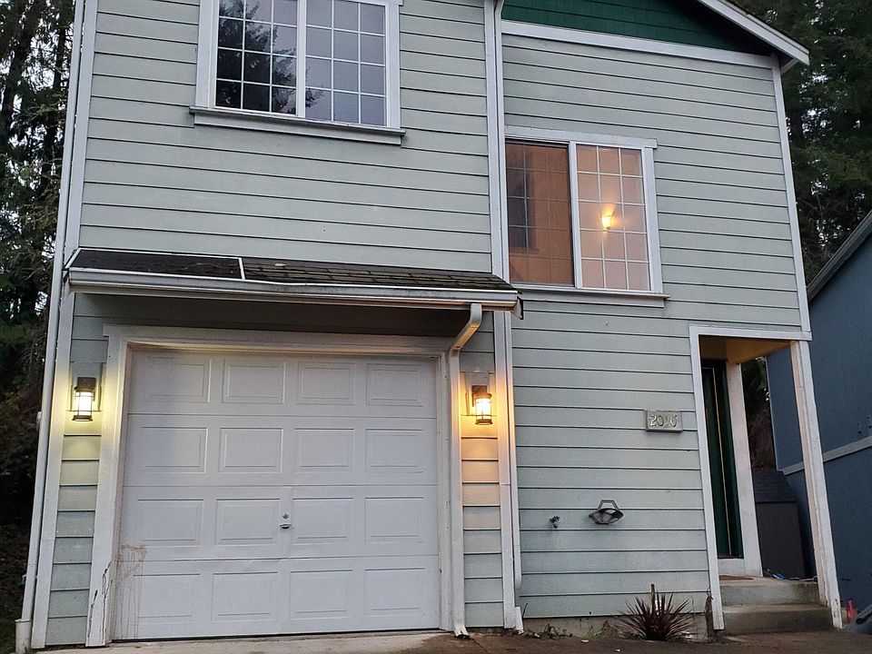 1st image of 2010 NE Green Glen Ln