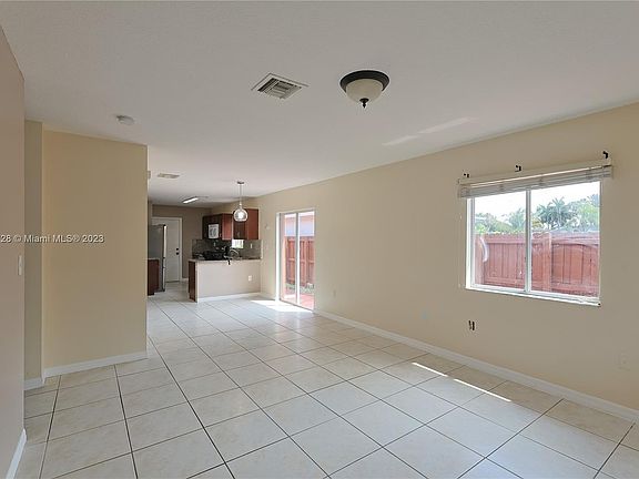 4th image of 943 SW 9th Ct