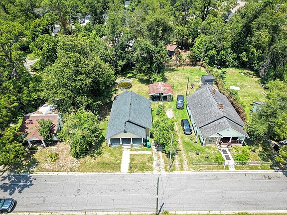 3rd image of 706 E Magnolia St