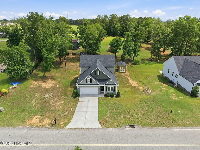 105 Village Dr — Photo 2