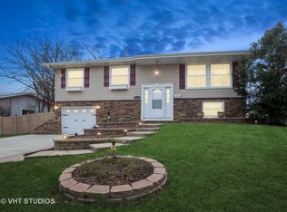 1675 Kingsdale Rd, Hoffman Estates, IL 60169