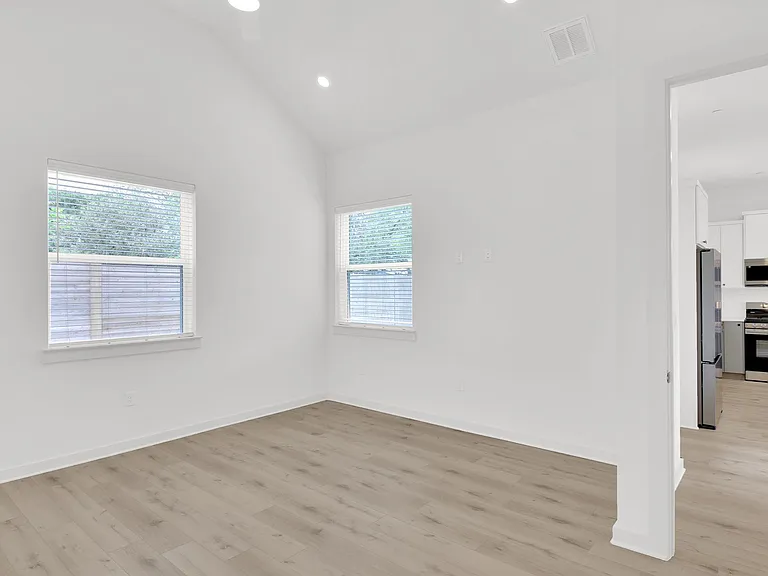 7208 Providence Ave #3A — Photo 17