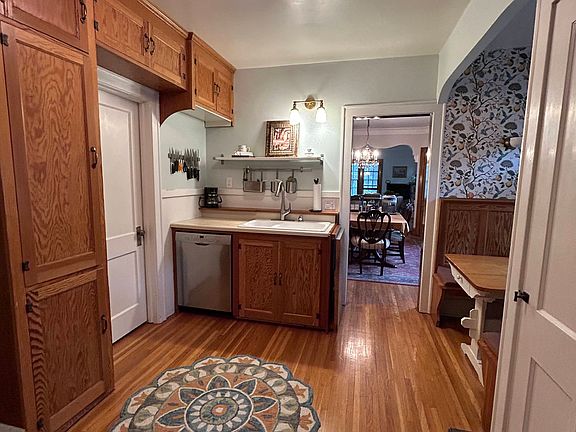 4th image of 893 Lincoln Ave #2