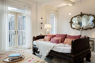 Sold by Avenue Real Estate