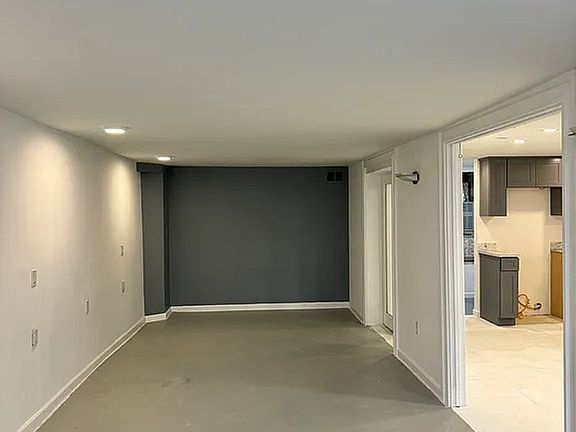 2nd image of 2190 Bush St