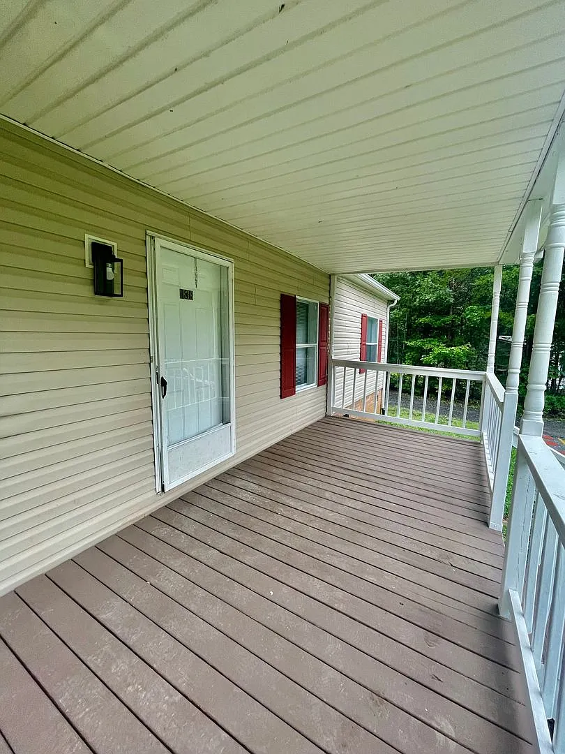 Discover this 4-bedroom, 2-bath home in Claremont, NC — Photo 3