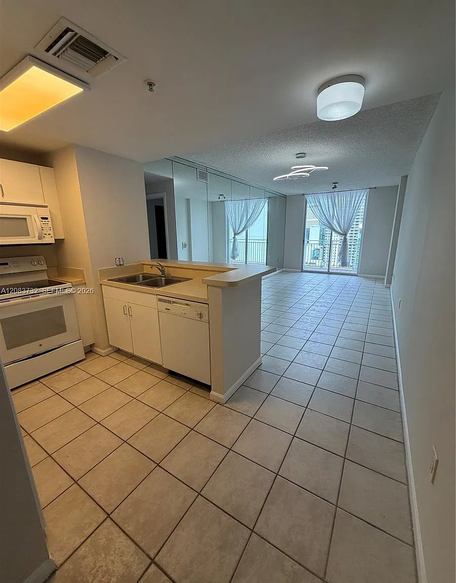 Fortune House Condo — Photo 1