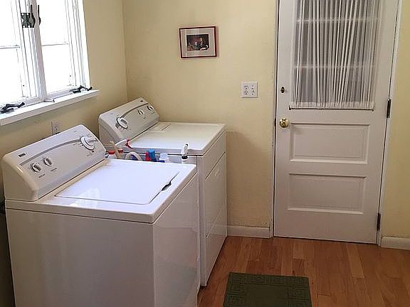 4th image of 33 Emerson Ave