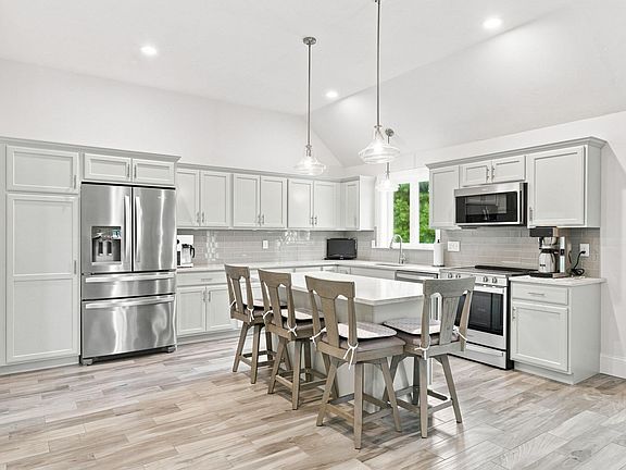 2nd image of 59 Waterford Cir