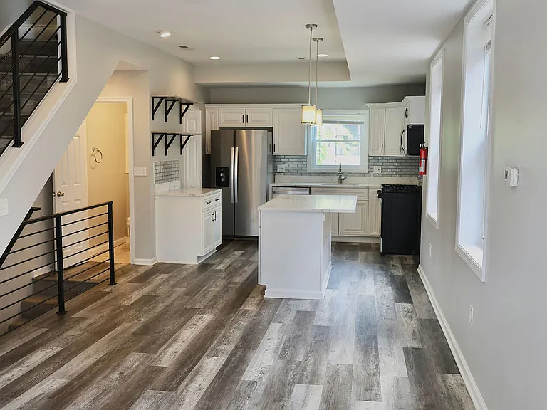 715 Somerset Pl NW — Photo 10