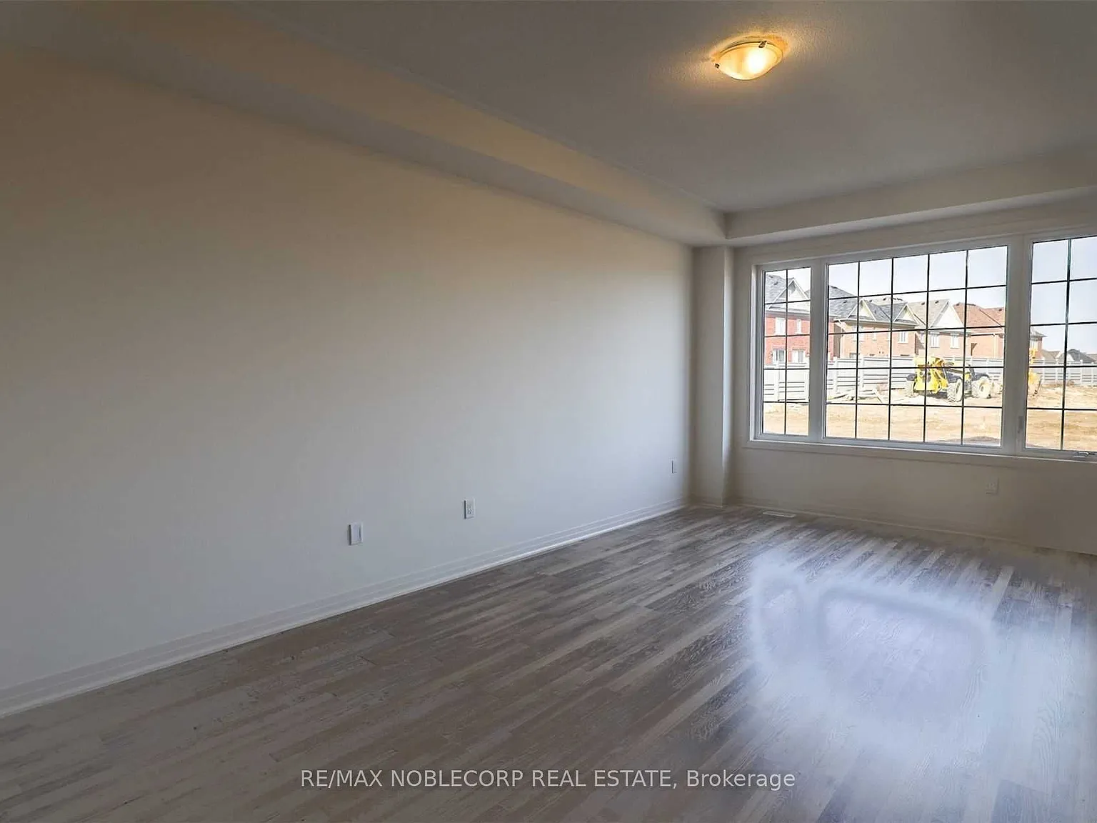 3 bed, $3,000 — Photo 4