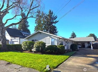 606 8th St NW, Puyallup, WA 98371