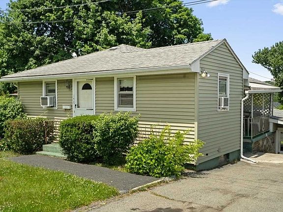 3rd image of 177 Orient St
