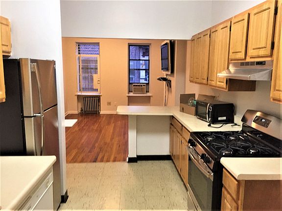 2nd image of 304 E 93rd St APT 4A