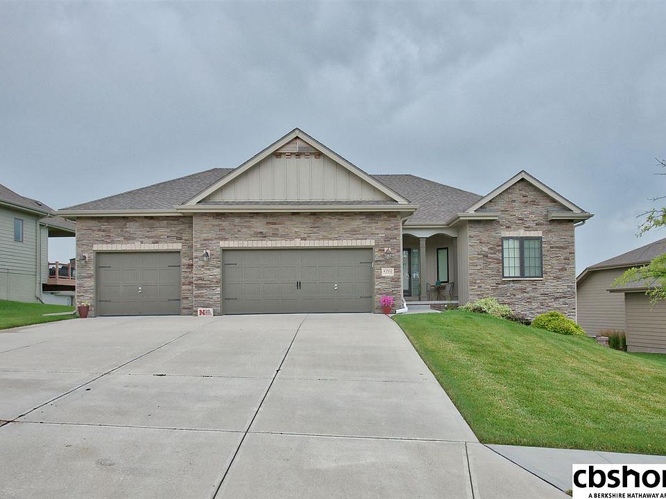 1st image of 4702 N 192nd Ave