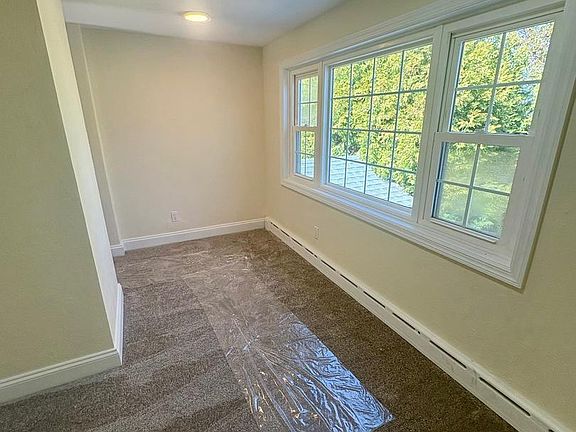 5th image of 405 Hillcrest Rd