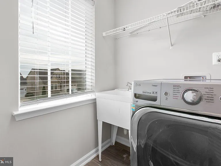 930 Forsythia Ln — Photo 32
