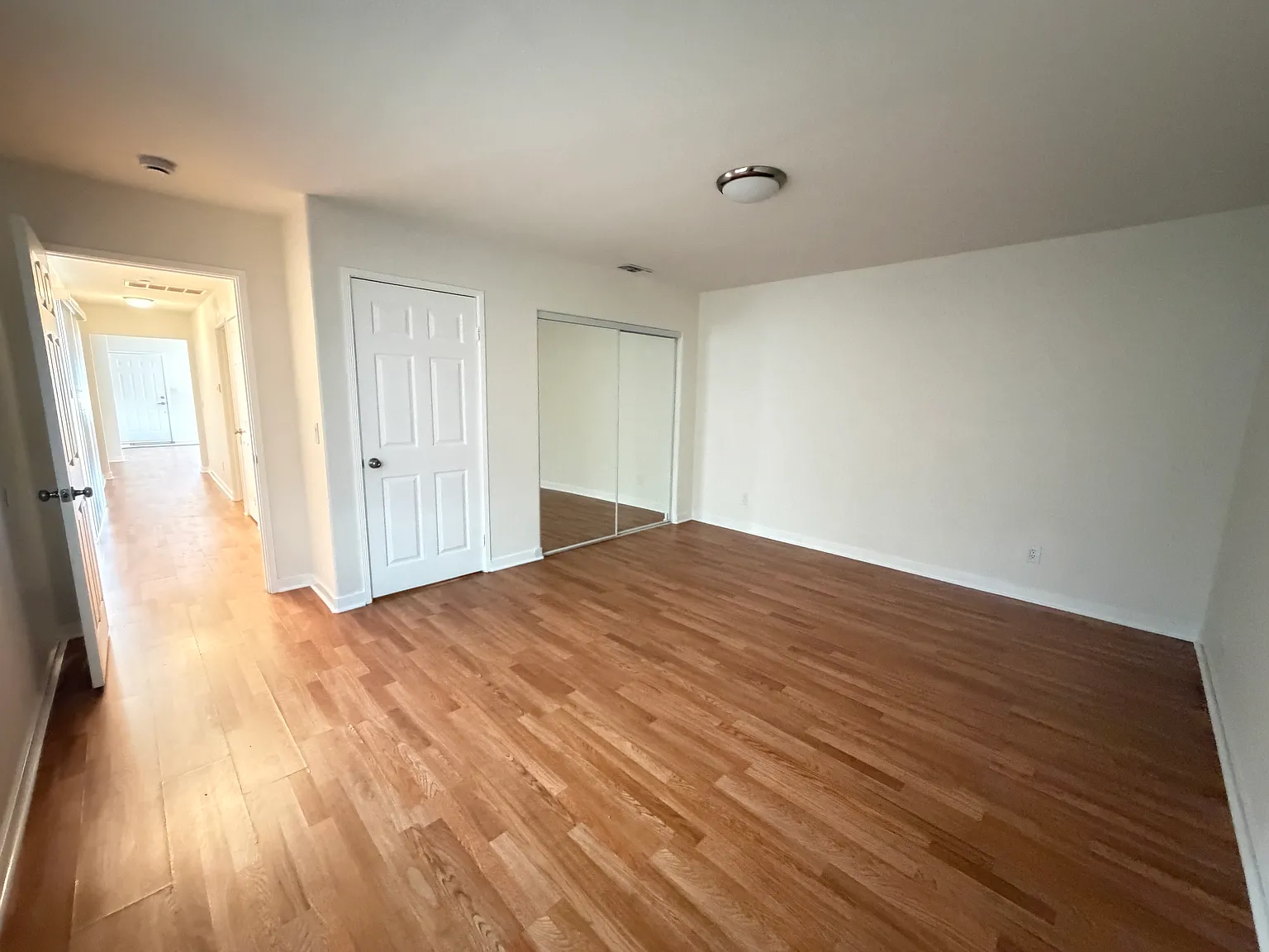 3 bed, 1260 sqft, $3,800 — Photo 4