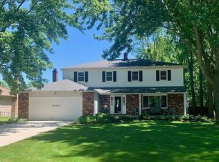 3933 Woodside Dr, North Olmsted, OH 44070