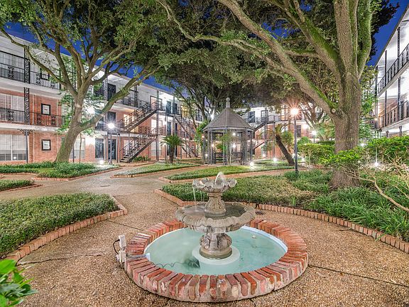 Located in Houston's Inner Loop, Allen House Apartments boast intimate New Orleans style courtyards with beautiful landscaping, water fountains and charming gazebos