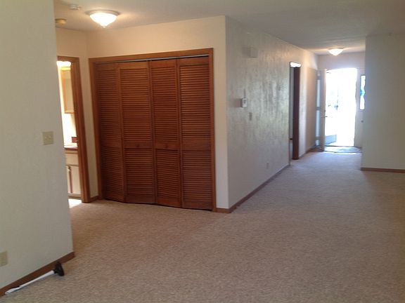 4th image of 16 Woodlands Blvd