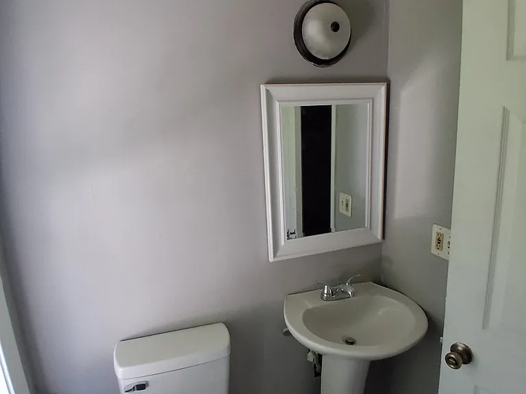 1180 N Summit Ave — Photo 12