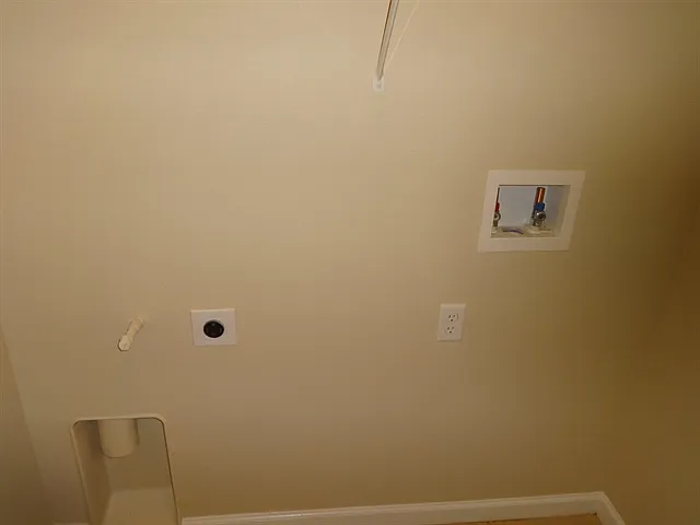 560 Loxley Ct — Photo 15