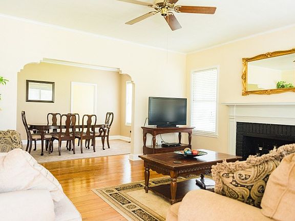 2nd image of 836 Pearl Ave