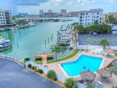 255 Dolphin Poin APT 806, Clearwater Beach, FL, 33767