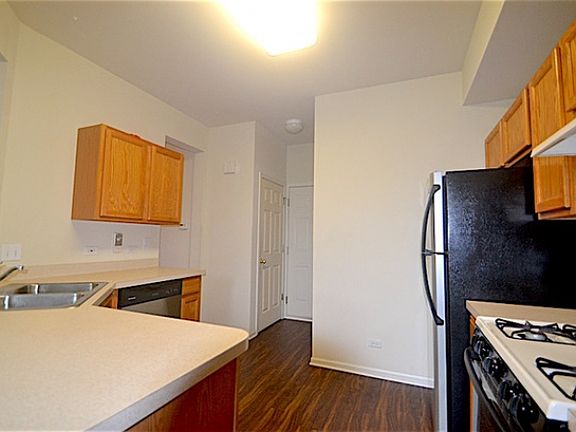 4th image of 3319 Bromley Ln